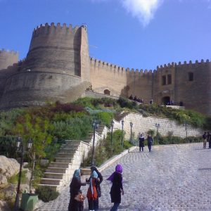 مرمت و بهره برداری از مجموعه گردشگری قلعه سررباطان