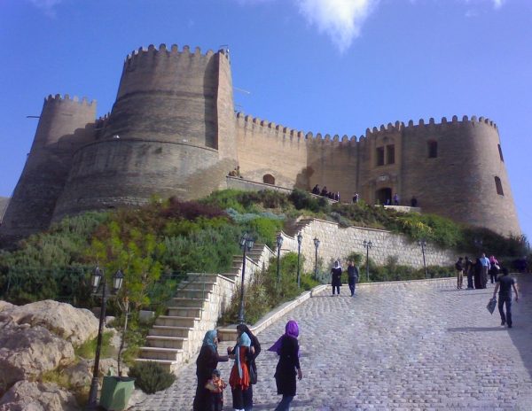 مرمت و بهره برداری از مجموعه گردشگری قلعه سررباطان